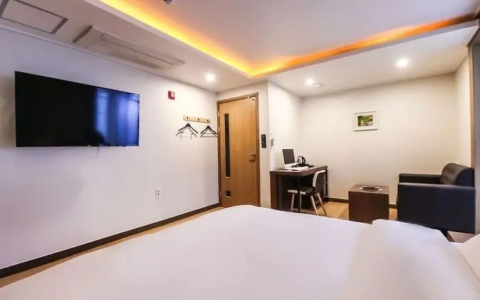 Oda (Special room (Netflix & YouTube avail)