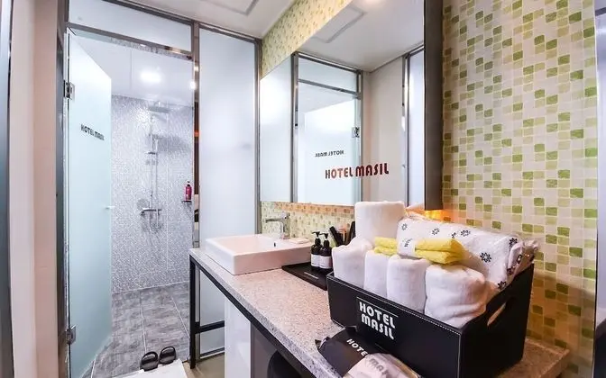 Oda (Special room (Netflix & YouTube avail)