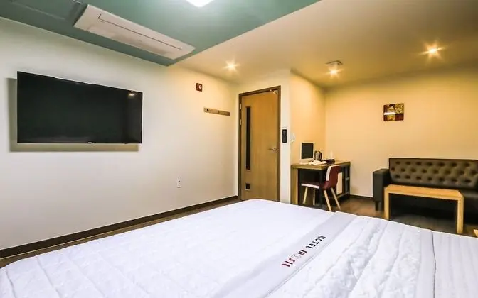 Oda (Special room (Netflix & YouTube avail)