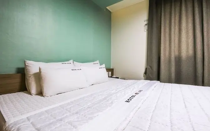 Oda (Special room (Netflix & YouTube avail)