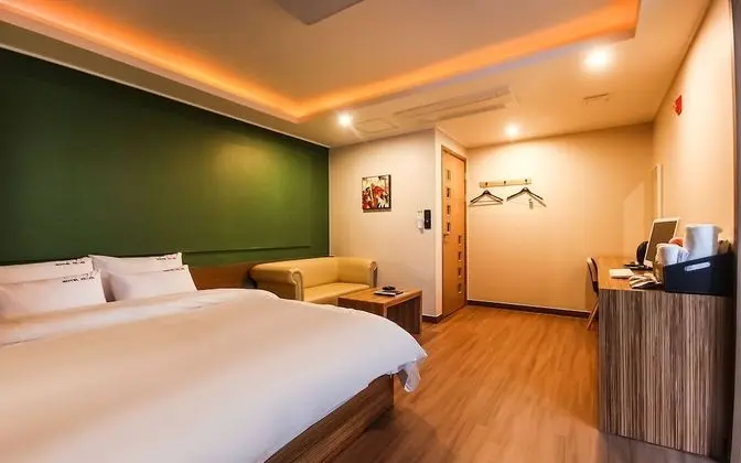 Oda (Special room (Netflix & YouTube avail)