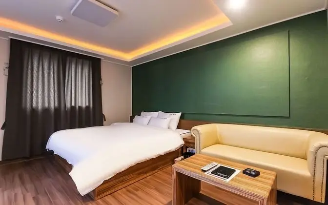 Oda (Special room (Netflix & YouTube avail)