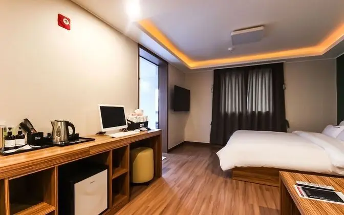 Oda (Special room (Netflix & YouTube avail)