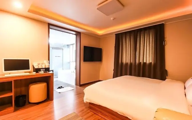 Oda (Special room (Netflix & YouTube avail)