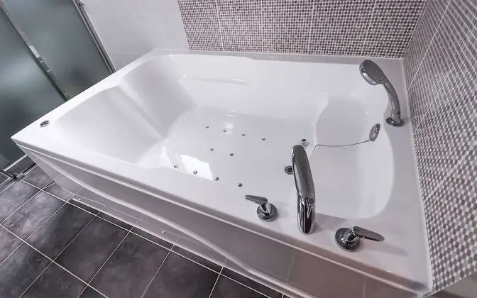 Oda (Special room (Netflix & YouTube avail)