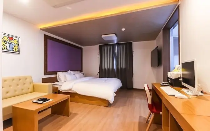 Oda (Special room (Netflix & YouTube avail)