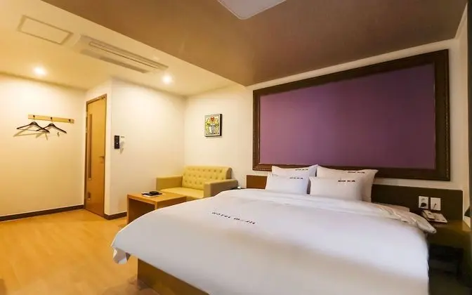 Oda (Special room (Netflix & YouTube avail)