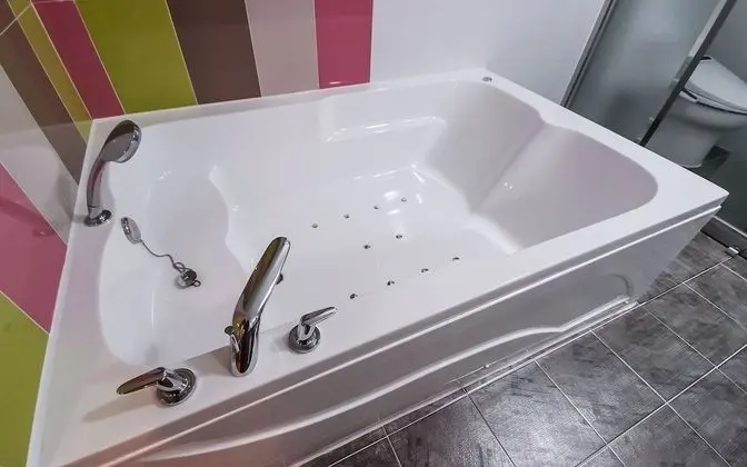 Oda (Special room (Netflix & YouTube avail)