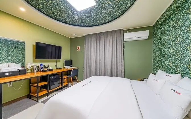 Oda (Standard room (Netflix & YouTube avai)