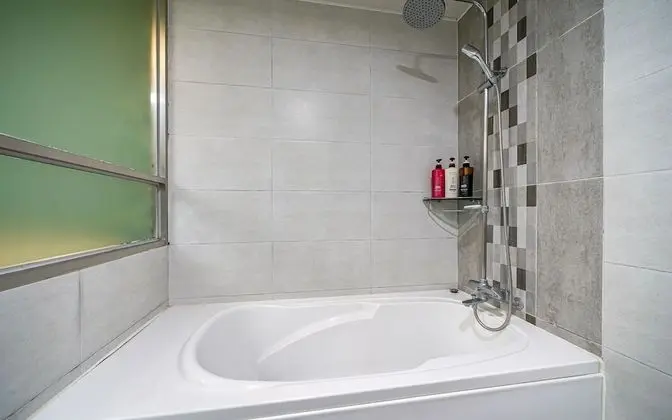 Oda (Standard room (Netflix & YouTube avai)