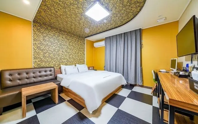 Oda (Standard room (Netflix & YouTube avai)