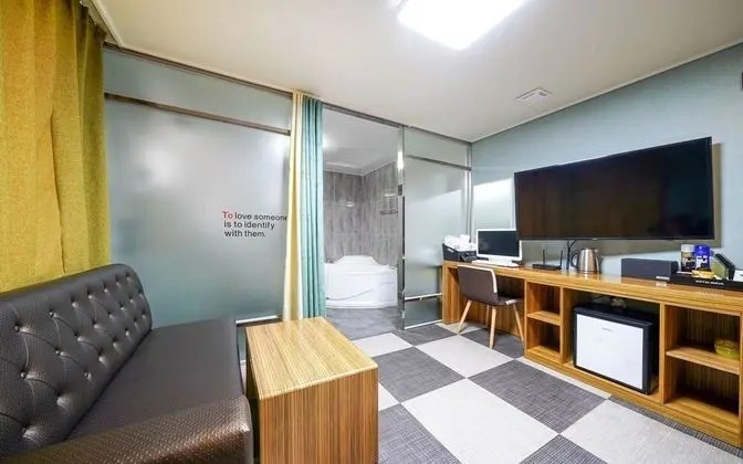 Oda (Standard room (Netflix & YouTube avai)