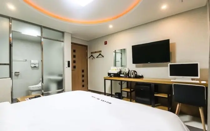 Oda (Standard room (Netflix & YouTube avai)