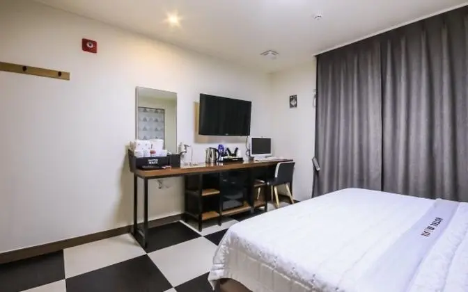 Oda (Standard room (Netflix & YouTube avai)