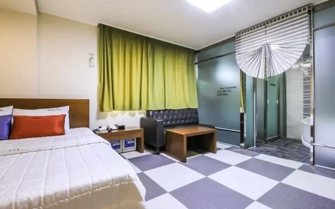 Oda (Standard room (Netflix & YouTube avai)