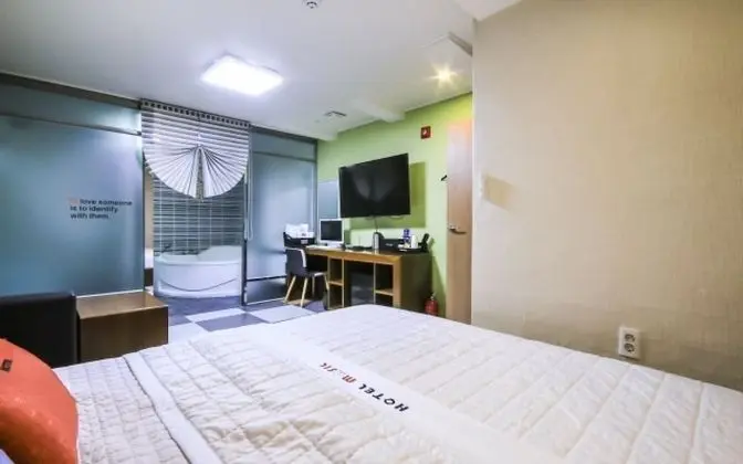 Oda (Standard room (Netflix & YouTube avai)