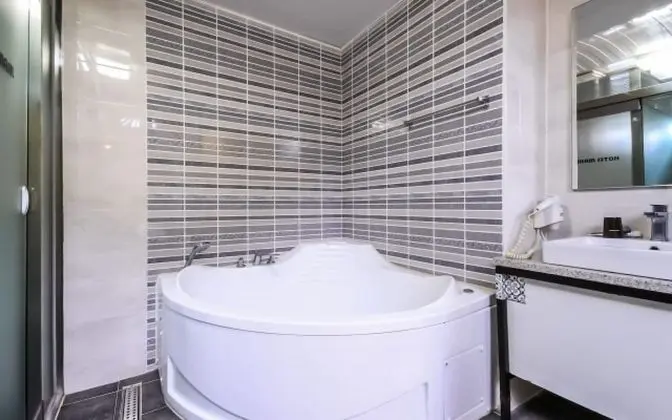 Oda (Standard room (Netflix & YouTube avai)