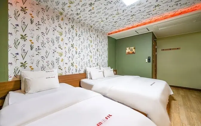 Oda (Suite (Netflix & YouTube available Tw)