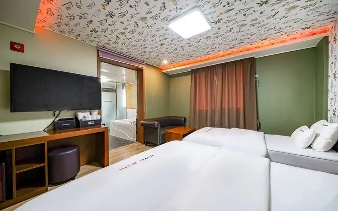 Oda (Suite (Netflix & YouTube available Tw)