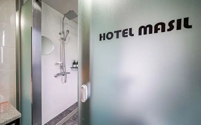 Oda (Suite (Netflix & YouTube available Tw)