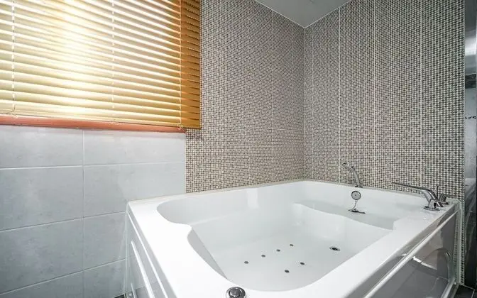 Oda (Suite (Netflix & YouTube available Tw)