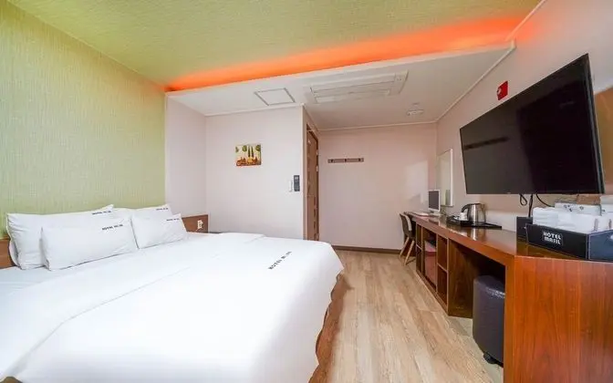 Oda (Suite (Netflix & YouTube available Tw)