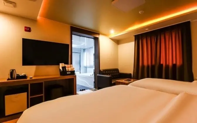 Oda (Suite (Netflix & YouTube available Tw)