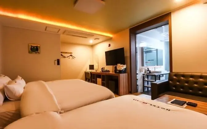 Oda (Suite (Netflix & YouTube available Tw)