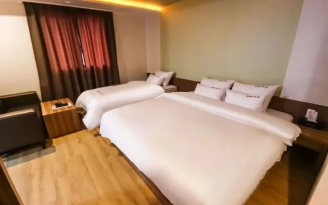 Oda (Suite (Netflix & YouTube available Tw)