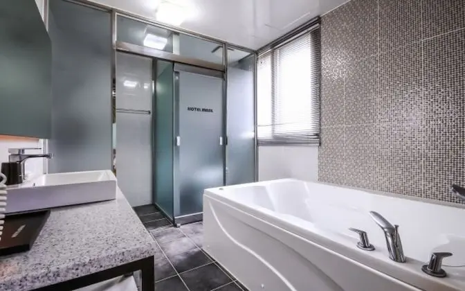 Oda (Suite (Netflix & YouTube available Tw)