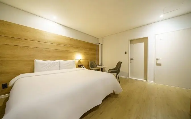 Oda (Standard room (latex bed bathtub PC a)