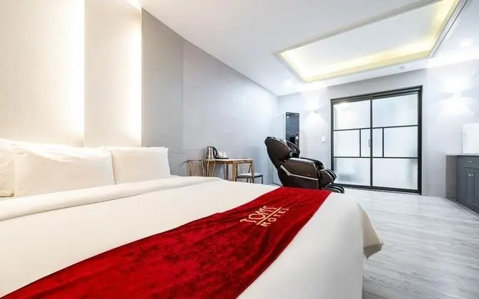 Oda (Standard Room (65-inch TV Netflix Ava)