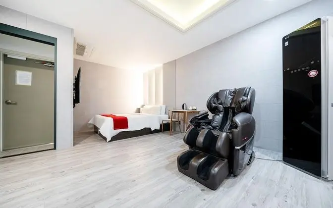 Oda (Standard Room (65-inch TV Netflix Ava)