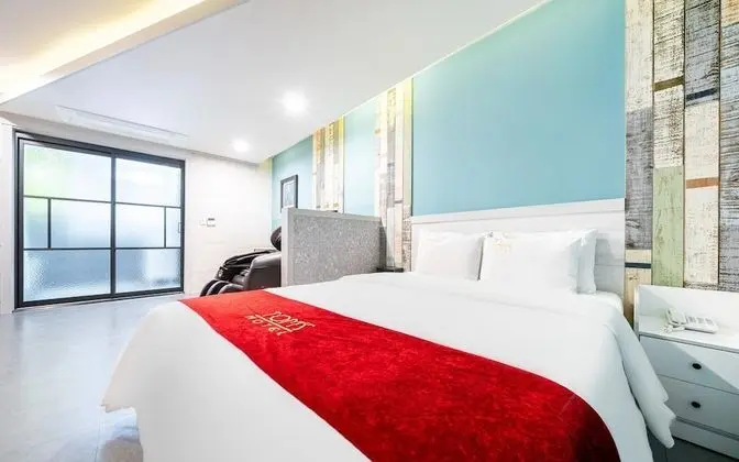 Oda (Standard Room (65-inch TV Netflix Ava)