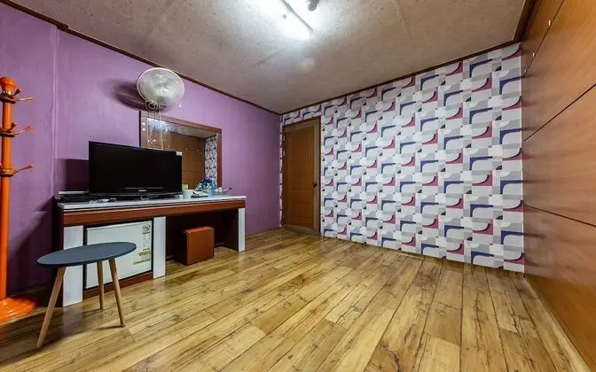 Oda (Ondol (Available on Netflix))