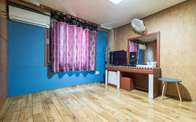 Oda (Ondol (Available on Netflix))