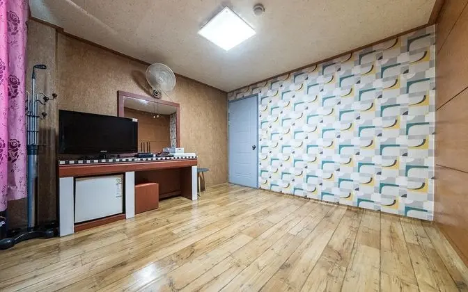 Oda (Ondol (Available on Netflix))