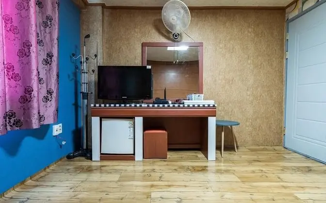 Oda (Ondol (Available on Netflix))