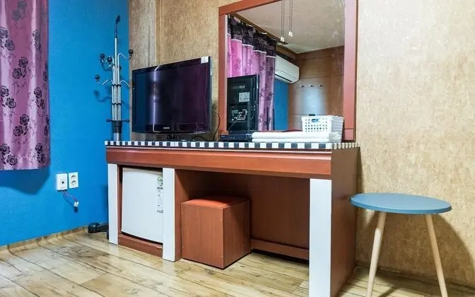 Oda (Ondol (Available on Netflix))