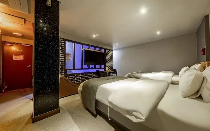 Oda (Twin (Netflix available))