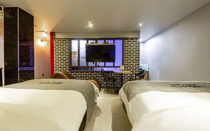 Oda (Twin (Netflix available))