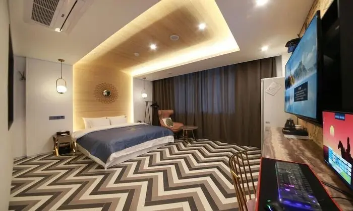 Deluxe Tek Büyük Yataklı Oda