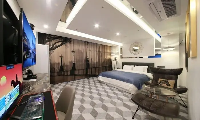 Deluxe Tek Büyük Yataklı Oda