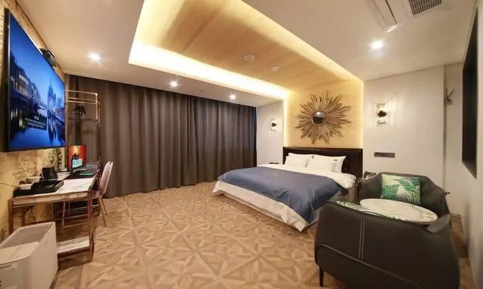 Deluxe Tek Büyük Yataklı Oda