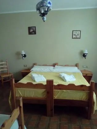 Üç Kişilik Oda