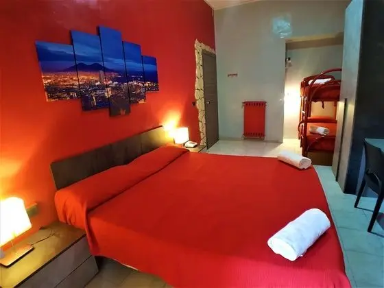 Dört Kişilik Oda, Ortak Banyo, Şehir Manzaralı