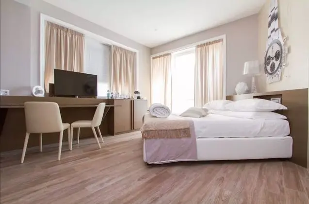 Üç Kişilik Oda (Rolex)