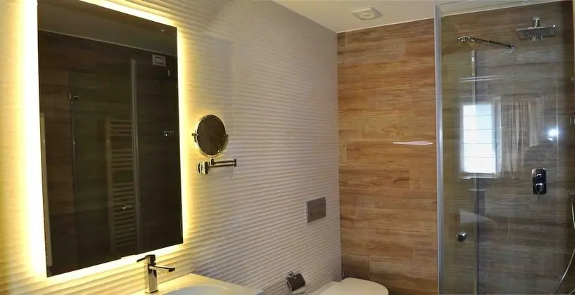 Üç Kişilik Oda (Rolex)