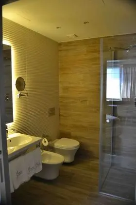 Üç Kişilik Oda (Rolex)