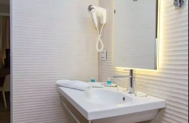 Üç Kişilik Oda (Rolex)